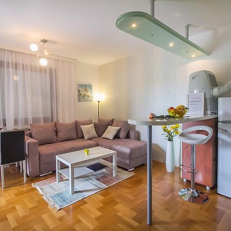 Stan Na Dan Banja Luka Apartment ภายนอก รูปภาพ