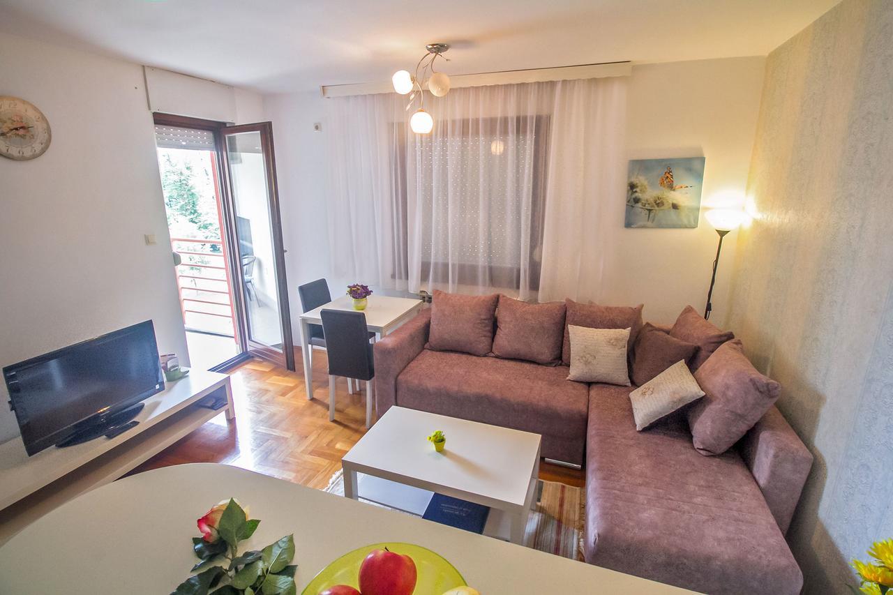 Stan Na Dan Banja Luka Apartment ภายนอก รูปภาพ