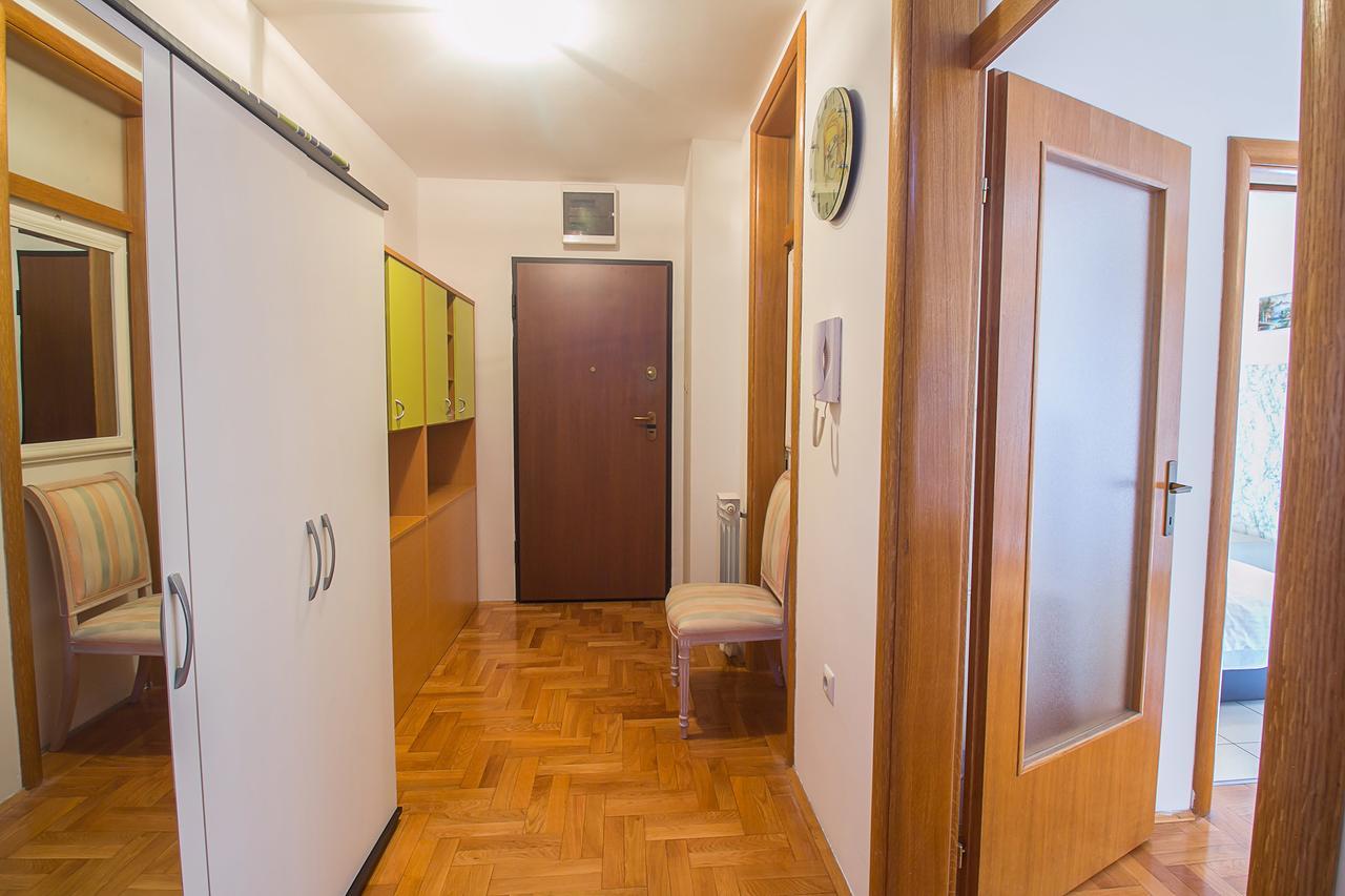 Stan Na Dan Banja Luka Apartment ภายนอก รูปภาพ
