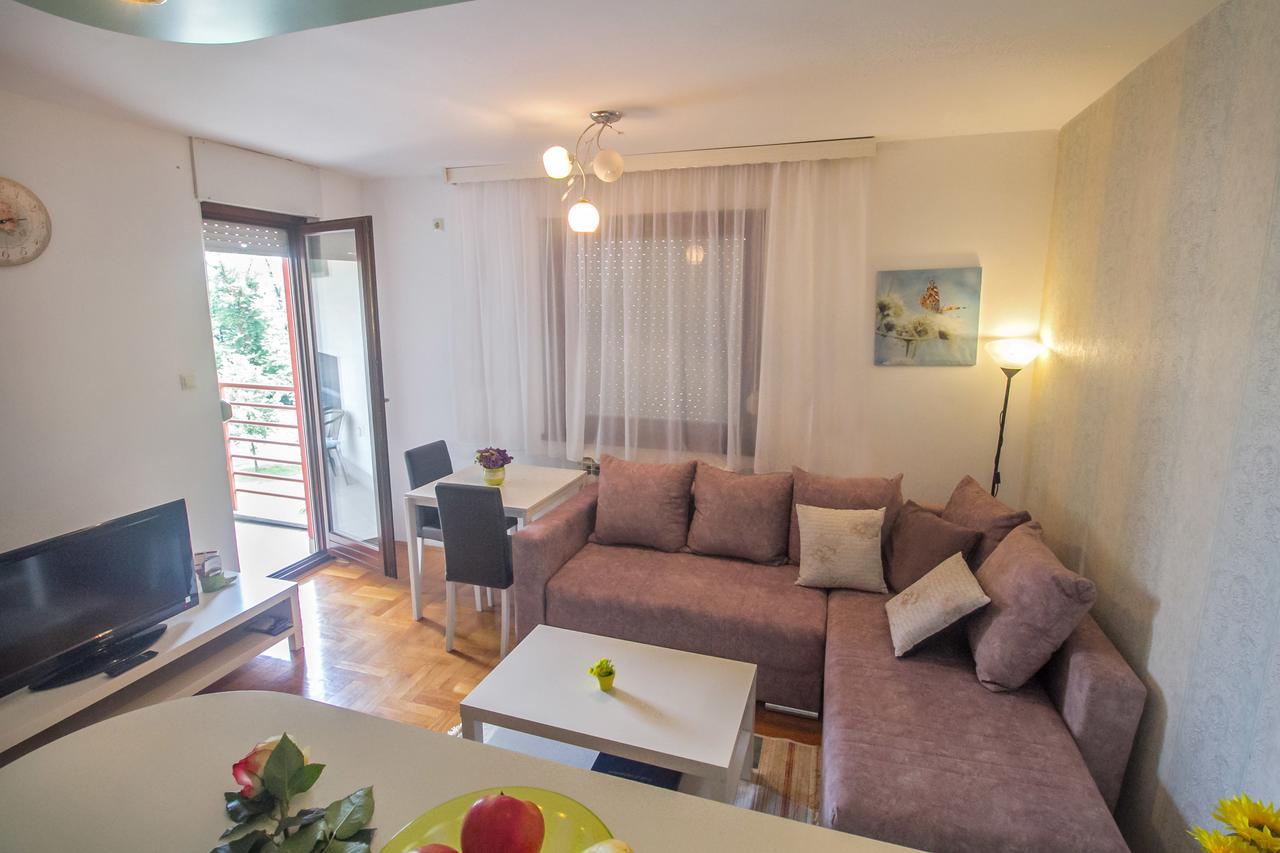 Stan Na Dan Banja Luka Apartment ภายนอก รูปภาพ